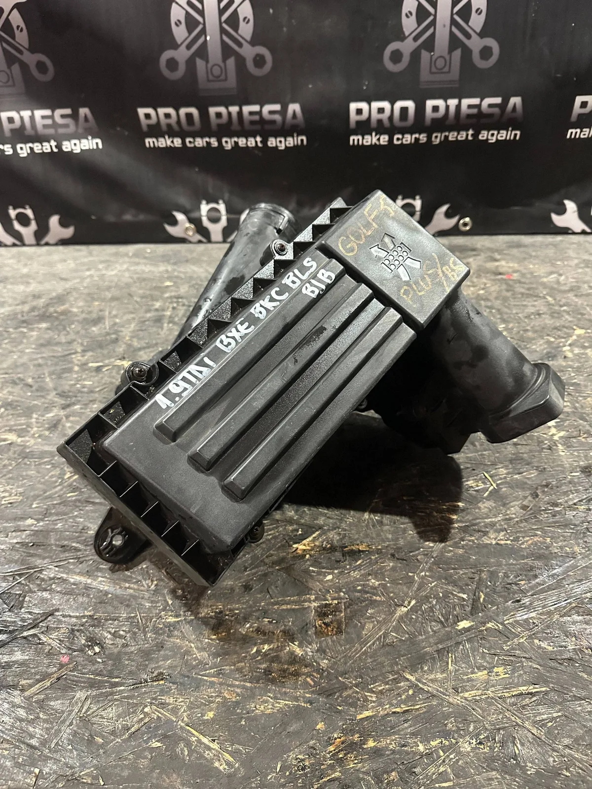 Carcasa filtru aer Volkswagen Golf V