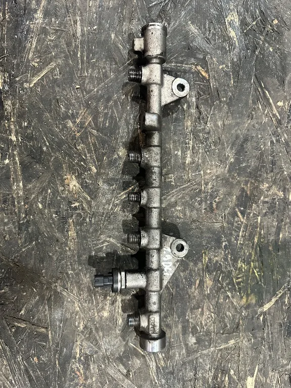 Rampa injectoare Renault 1.9 DCI F9Q Euro 4 Megane II - imagine 1