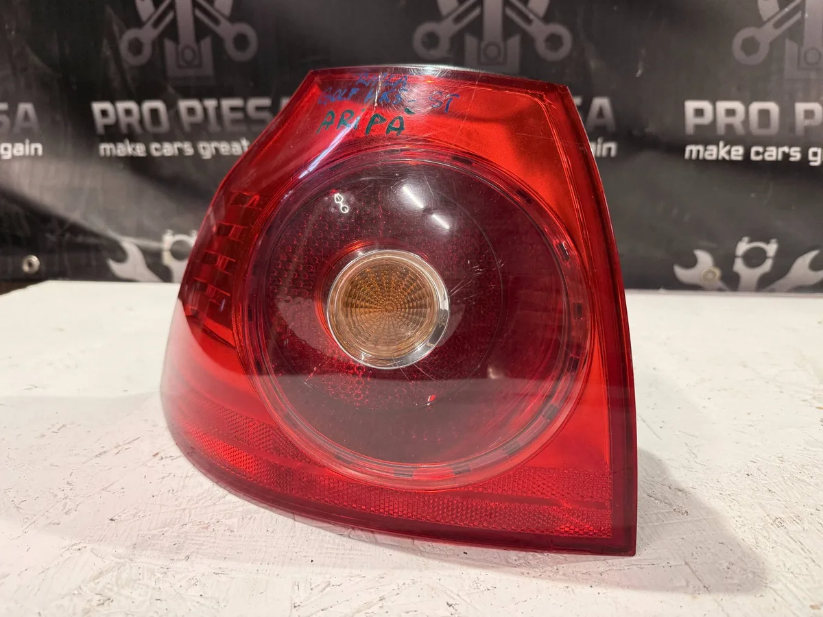 Stop / Lampa spate Volkswagen Golf V 1K6945095E