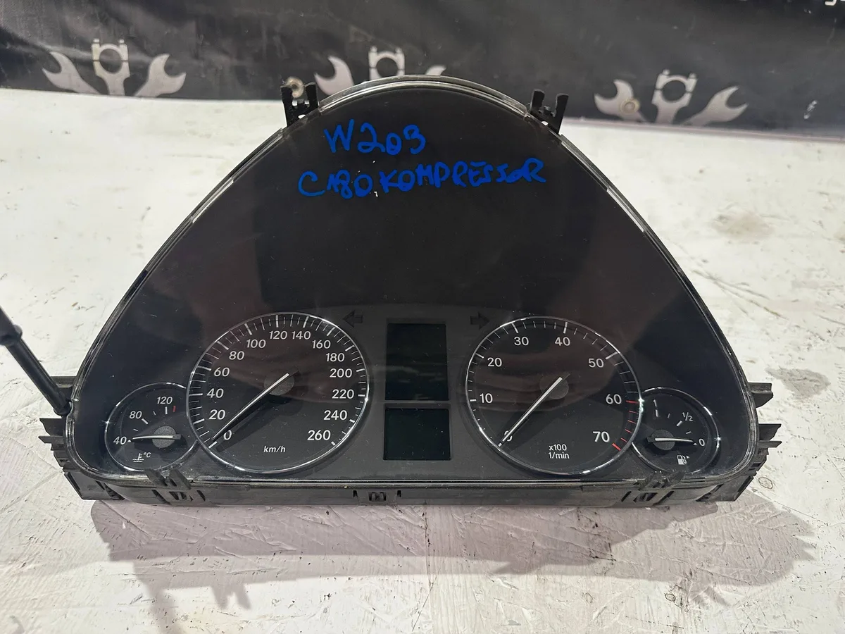 Ceasuri bord Mercedes C-Class C W203 A2035404547