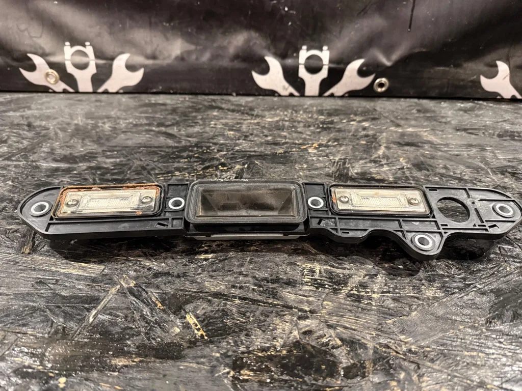 Buton deschidere haion Volkswagen VW Passat B6 - imagine 1