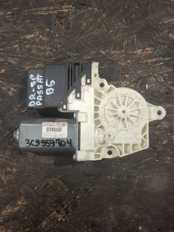 Motoras geam electric dreapta spate VW Passat B5 - imagine 1