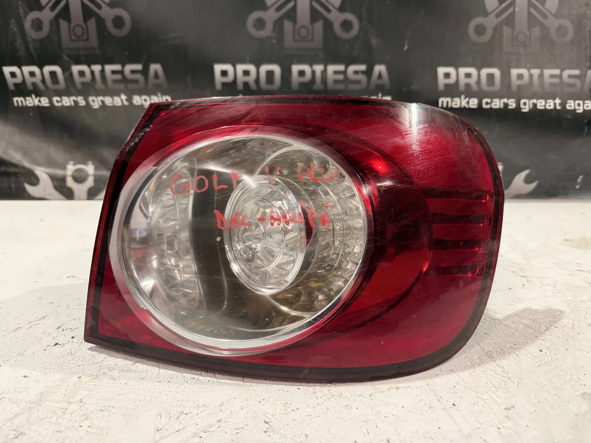 Stop / Lampa spate Volkswagen Golf Plus 5M0945096M