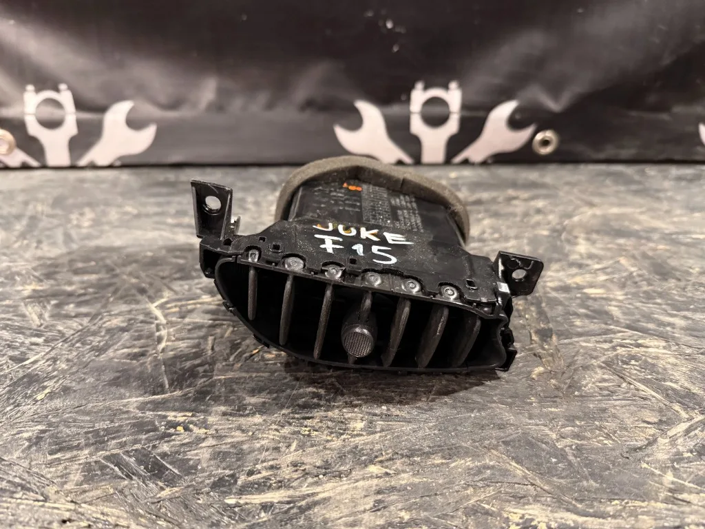 Aerator Gura Ventilatie Centrala Bord Nissan Juke F15 - imagine 1