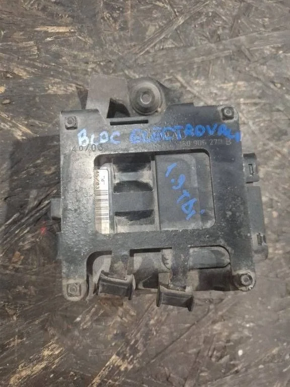 Supapa de control vacuum Volkswagen Golf V 1K0906279B