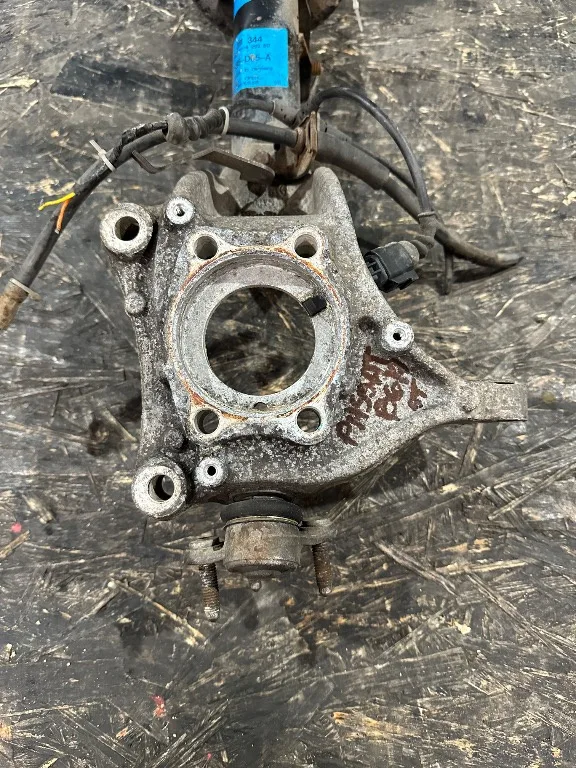 Fuzeta stanga fata Volkswagen VW Passat B6 - imagine 1