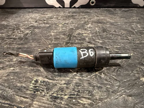Pompa lichid curatire parbriz Volkswagen Passat B6