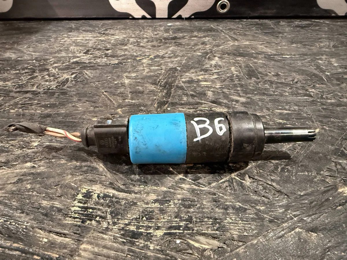 Pompa lichid curatire parbriz Volkswagen PASSAT B6