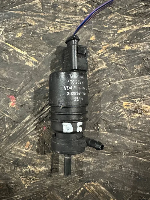 Pompa lichid curatire parbriz Volkswagen Passat B5