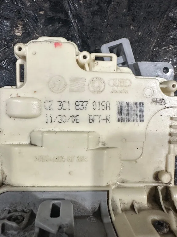 Incuietoare broasca usa dreapta fata VW Passat B6 - imagine 3
