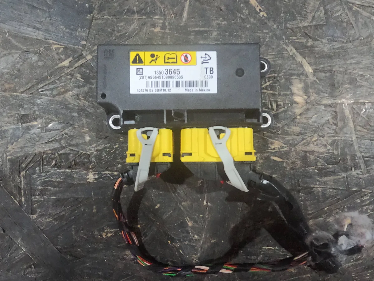 Calculator airbag Opel Insignia A 13503645