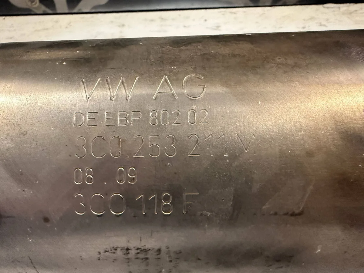 Toba de esapament finala Volkswagen PASSAT CC 3C0253211M