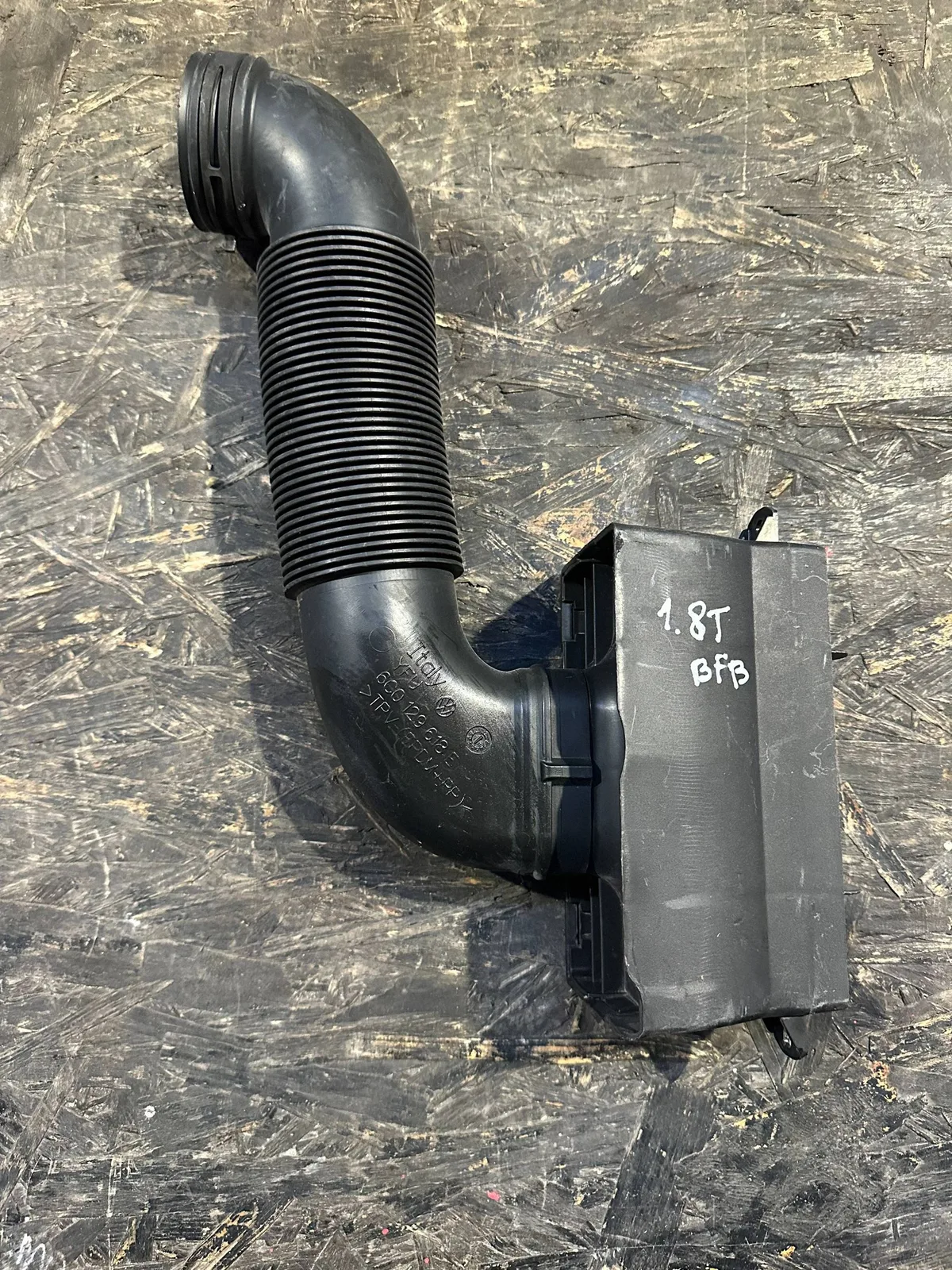 Furtun Admisie Audi A4 S4 B6 8E 8H 06B133AA