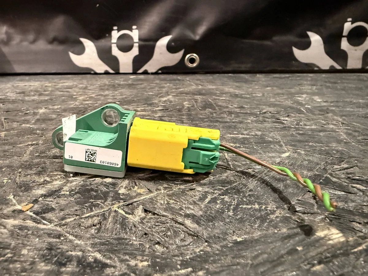 Senzor impact Volkswagen PASSAT B6 60T0909