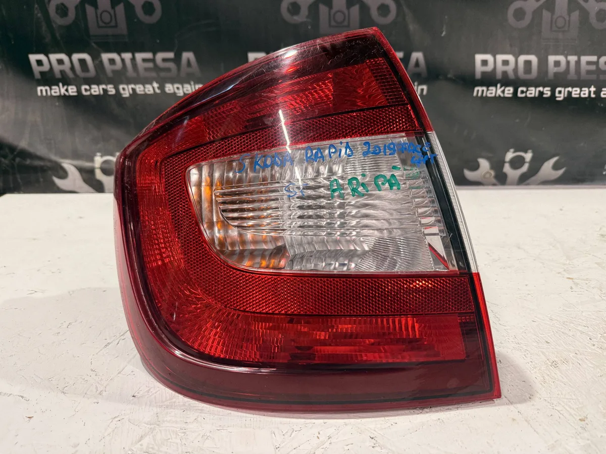Stop / Lampa spate Skoda Rapid (NH) 5JH945095A