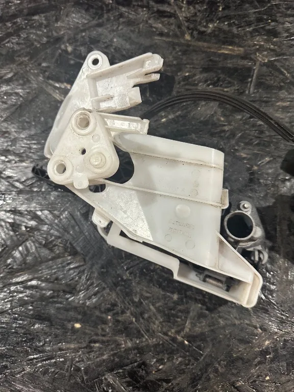 Incuietoare broasca stanga fata Volkswagen VW Passat B6 - imagine 2