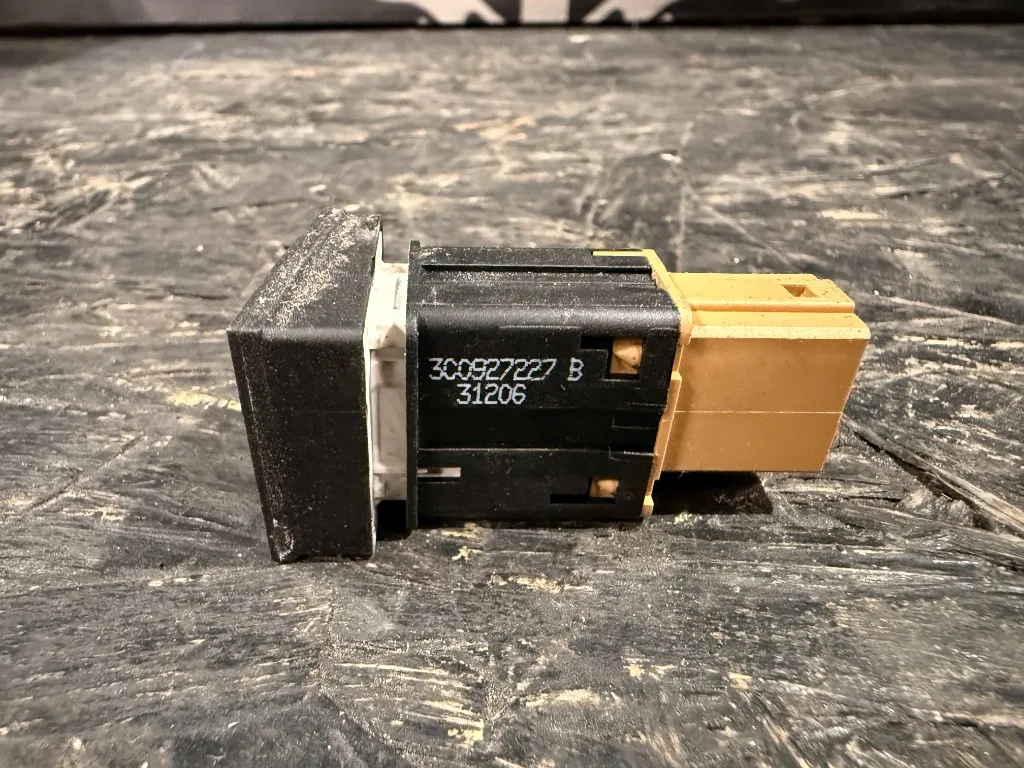 Buton Comutator ESP / Asistenta Bord VW Passat B6 - imagine 1
