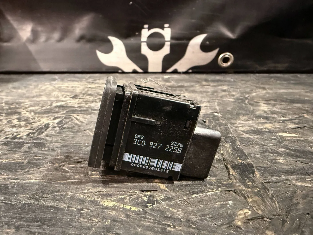 Bara fata Volkswagen PASSAT B6 3C0927225B