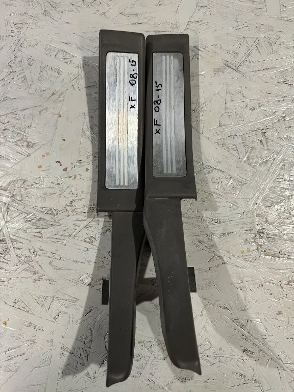Bandou prag spate Jaguar XF X250 - imagine 1