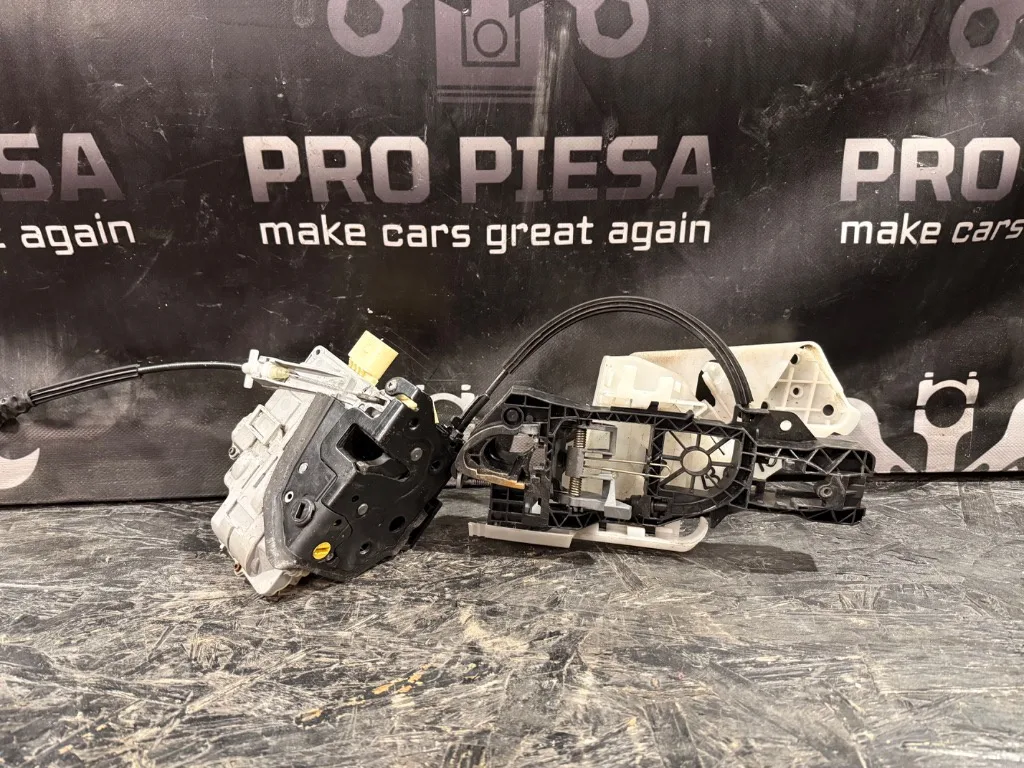 Incuietoare usa stanga spate Volkswagen VW Passat B6 - imagine 1