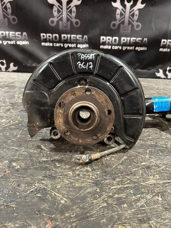 Fuzeta dreapta fata Volkswagen VW Passat B6 - imagine 1