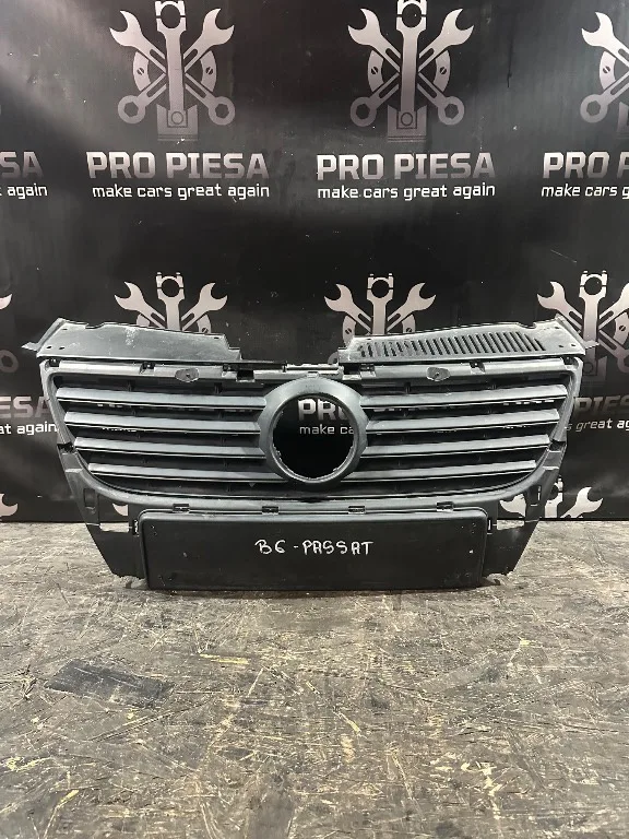 Grila radiator Volkswagen VW Passat B6 - imagine 1