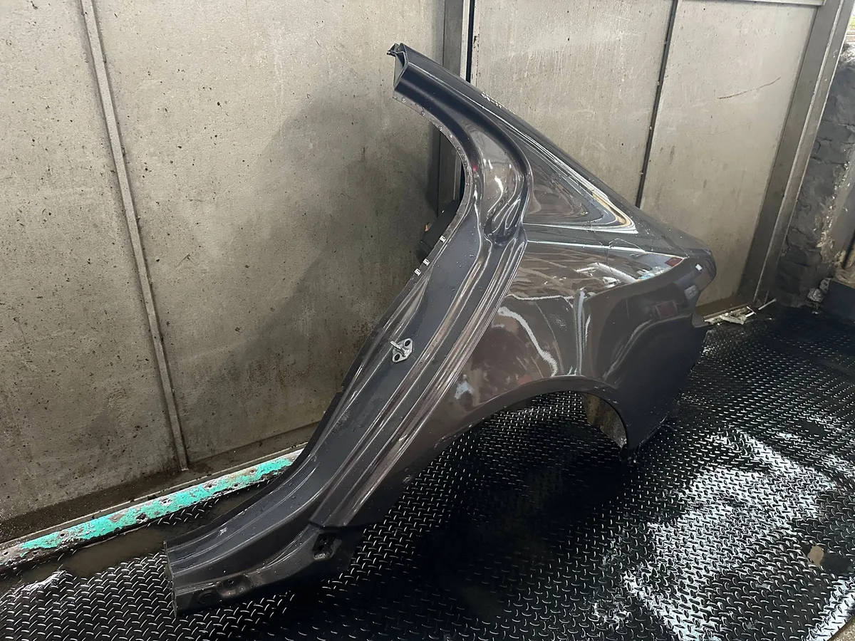 Aripa spate Jaguar XF X250