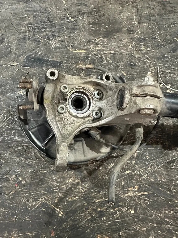 Fuzeta dreapta fata Volkswagen VW Passat B6 - imagine 2