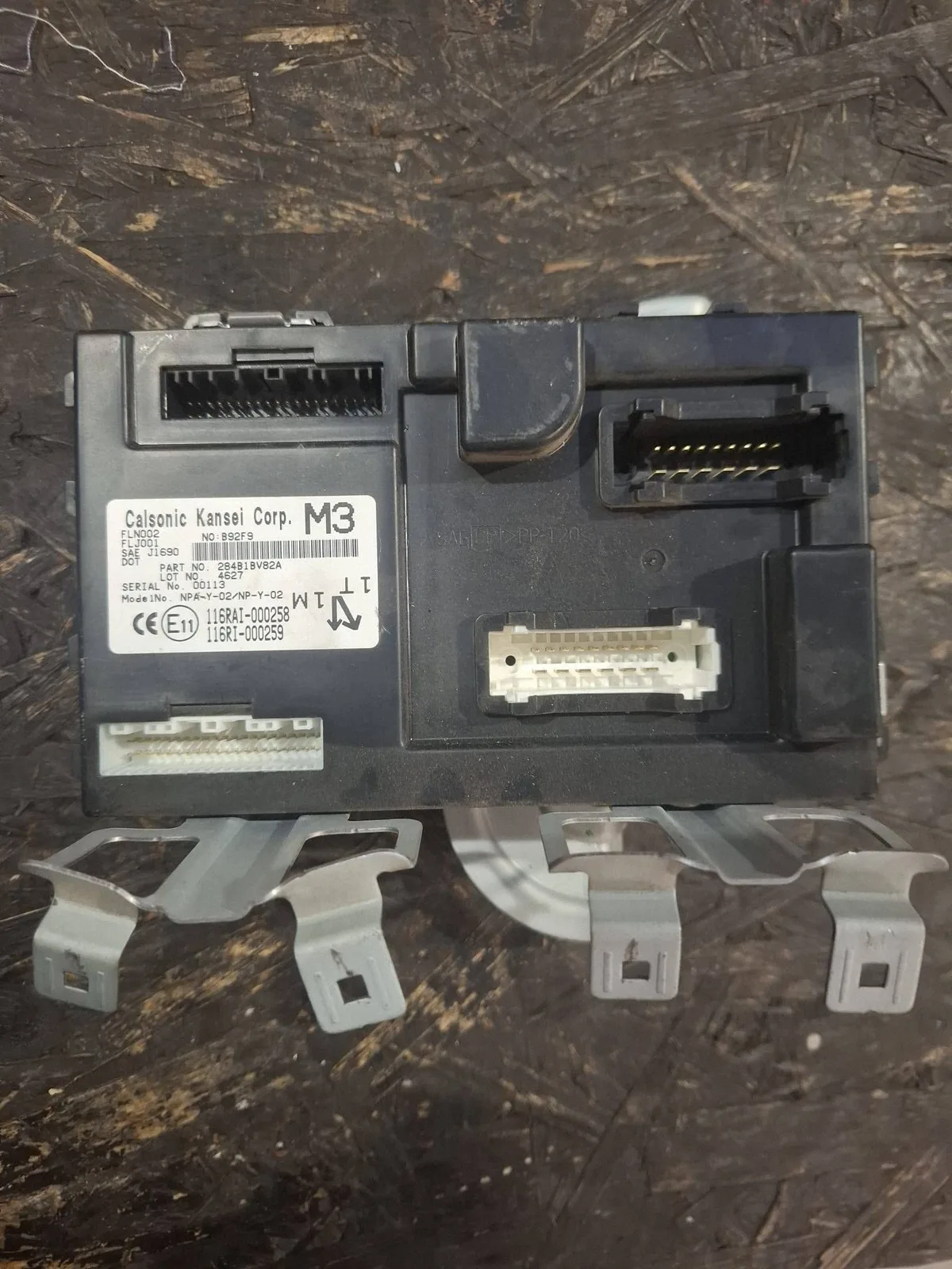 Bloc sigurante / relee Nissan Juke I F15 284B18V82A