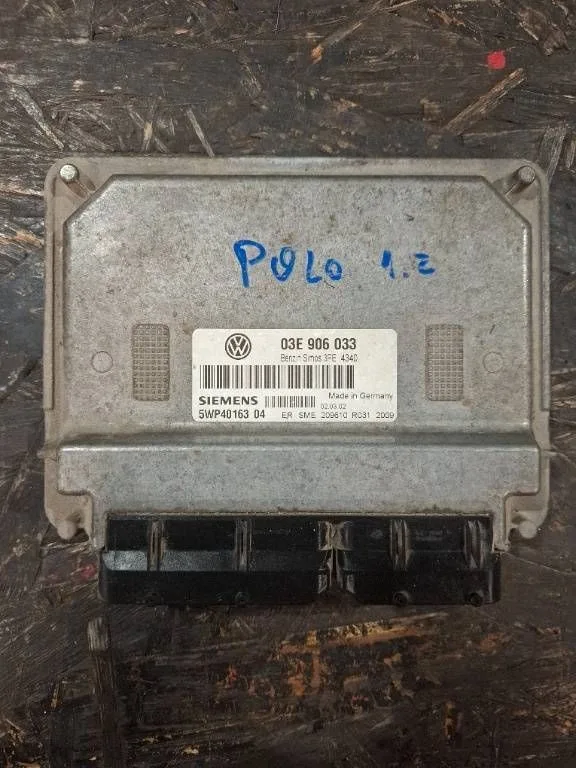 Calculator motor Volkswagen Golf V BLF 03E906033