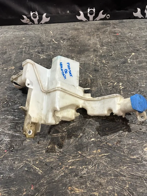 Rezervor lichid parbriz Volkswagen VW Passat B6 - imagine 1