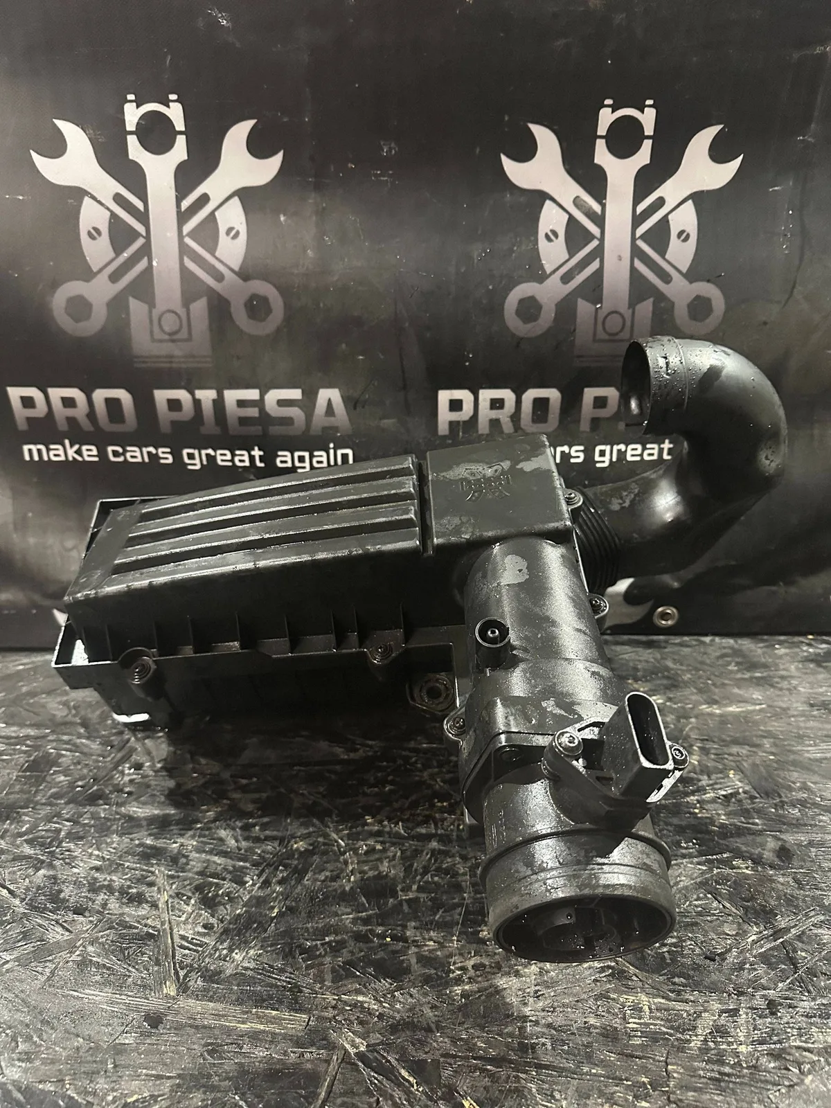 Carcasa filtru aer Volkswagen PASSAT B6