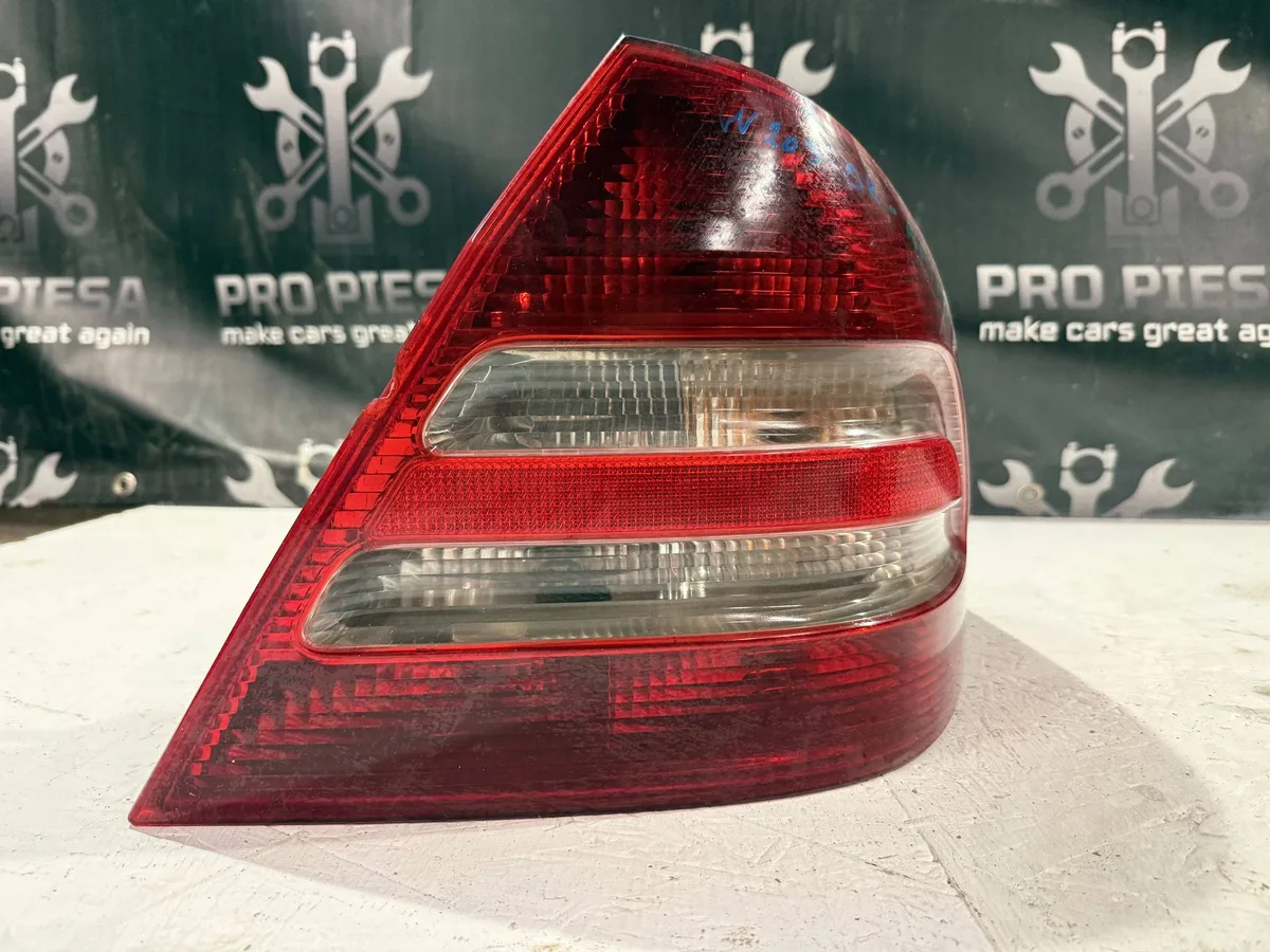 Stop / Lampa spate Mercedes C-Class C W203 ULO3312