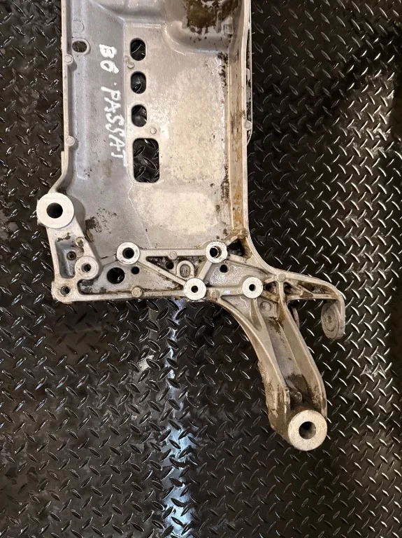 Jug motor cadru motor Volkswagen VW Passat B6 - imagine 3