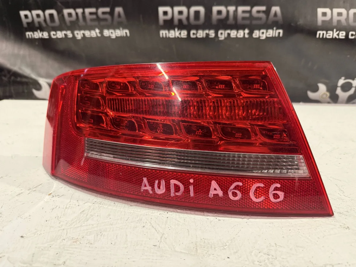 Stop / Lampa spate Audi A4 S4 B6 8E 8H 8T0945095B