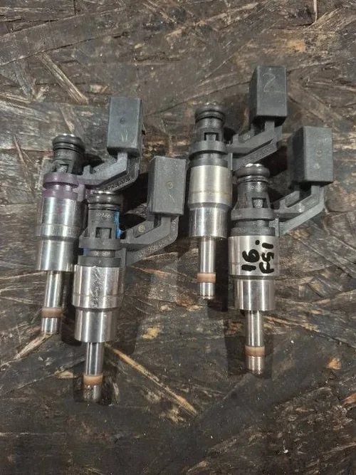 Injector Volkswagen Passat B6 BMP 03C906036A