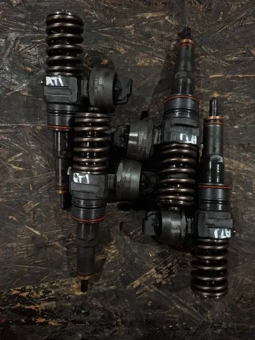 Injector Volkswagen Golf V BLF 038130073AJ