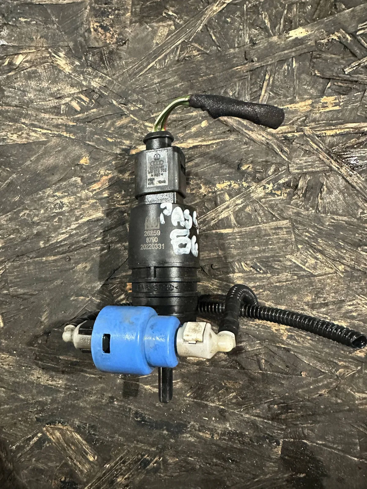 Pompa lichid curatire parbriz Volkswagen PASSAT B6 0638