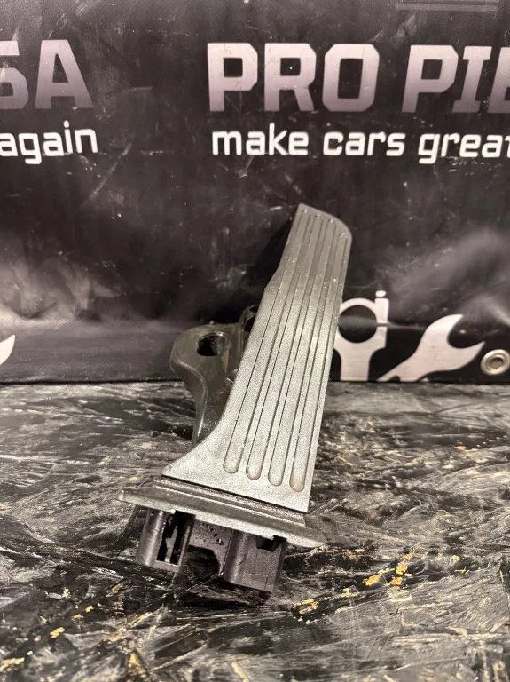 Pedala acceleratie Volkswagen VW Golf 5 Plus, VW Golf 5 - imagine 1