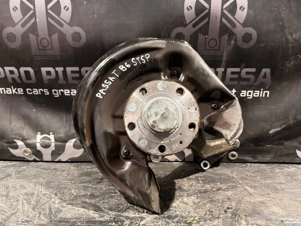 Fuzeta stanga spate Volkswagen VW Passat B6 - imagine 1