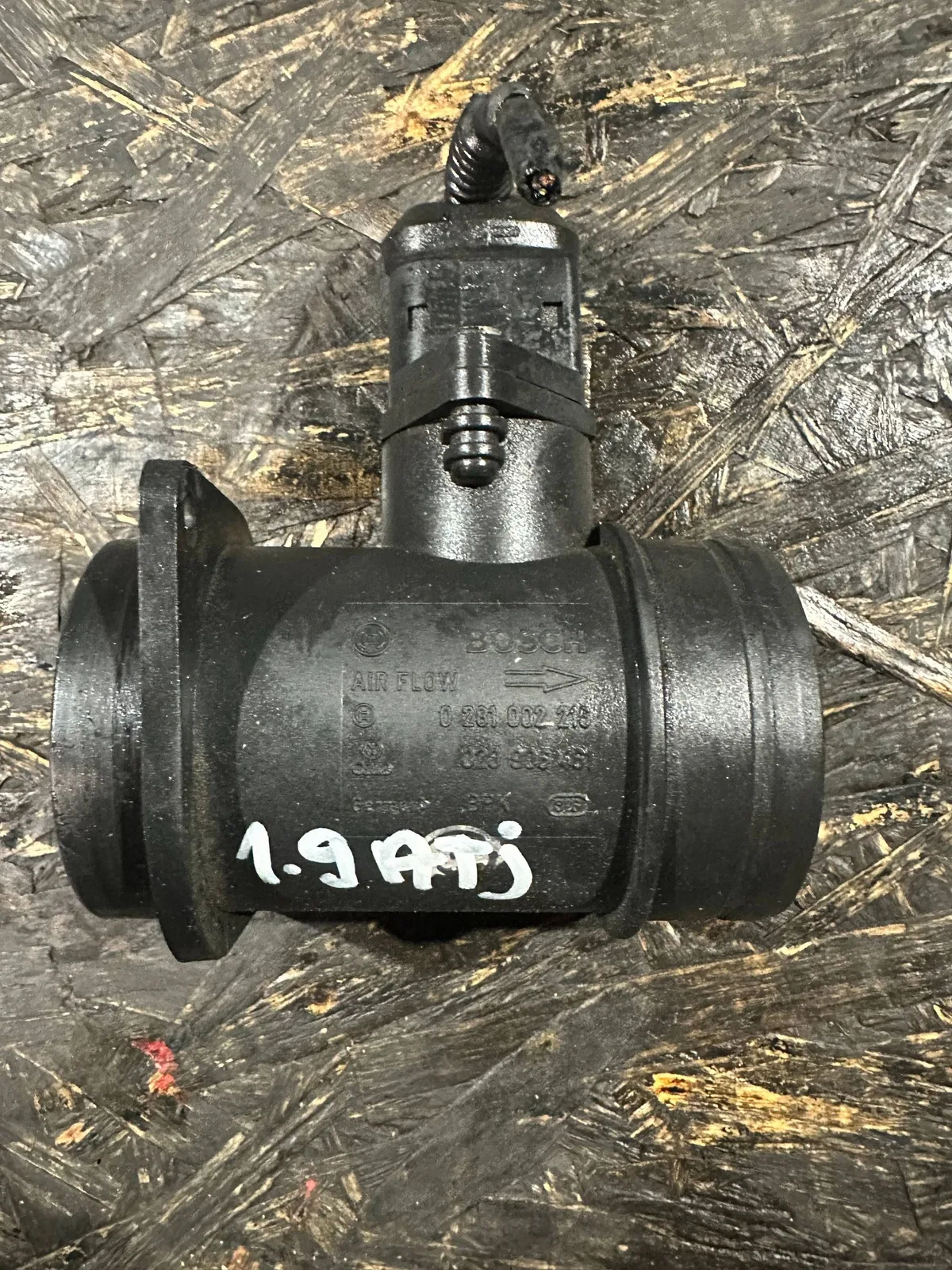 Debitmetru aer Volkswagen PASSAT B5 ATJ 038906461