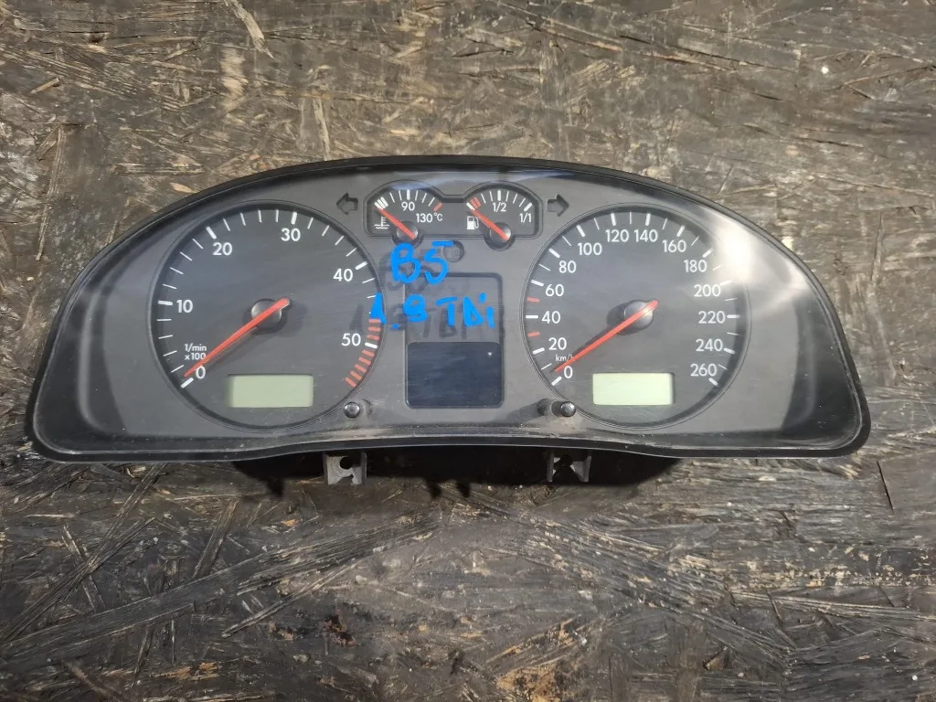 Ceas bord Volkswagen VW Passat B5 - imagine 1