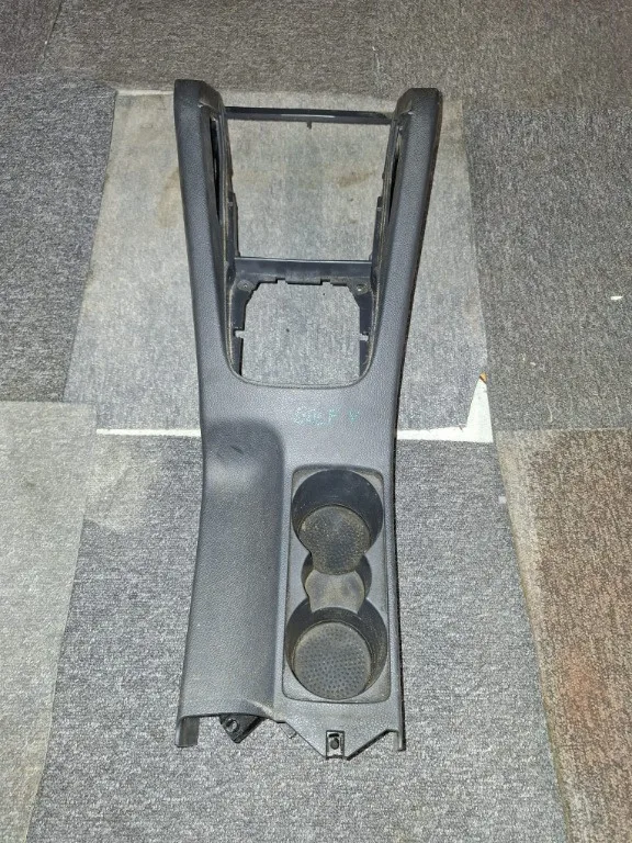 Consola centrala Tunel central VW Golf 5 Plus, VW Golf 5 - imagine 1