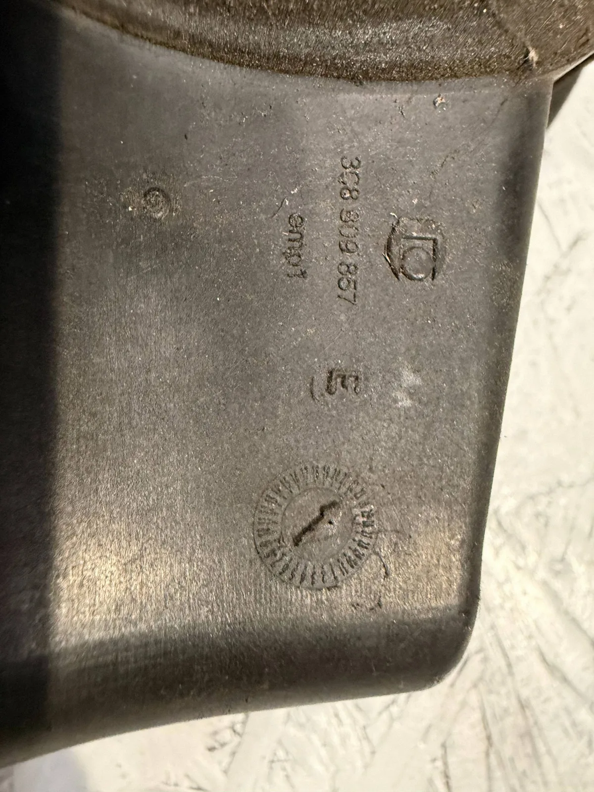 Buson rezervor Volkswagen PASSAT CC 3C8809857