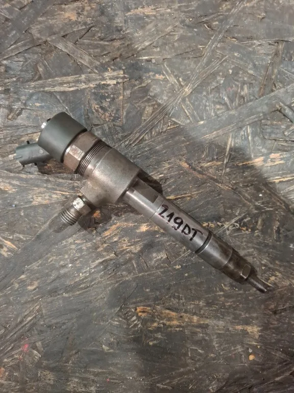 Injector Opel 1.9CDTi Z19DT 0445220265 Astra H - imagine 1