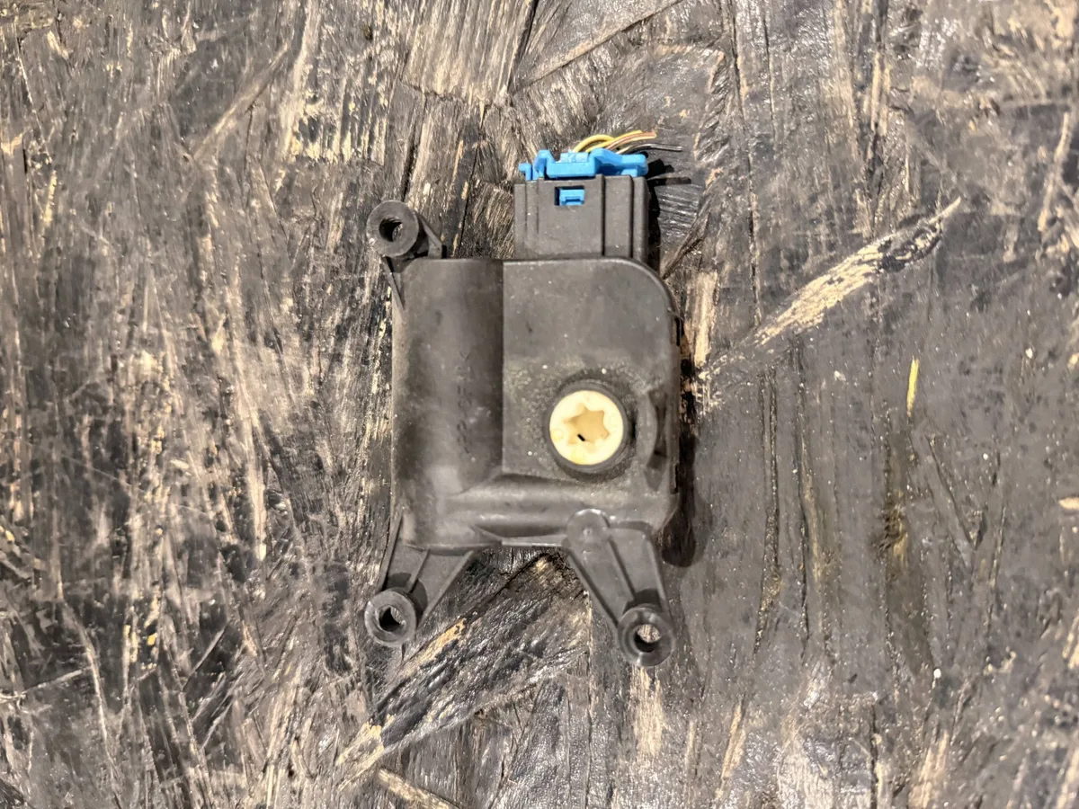 Actuator/Motor clapeta aer condiționat Volkswagen PASSAT B6 BMR